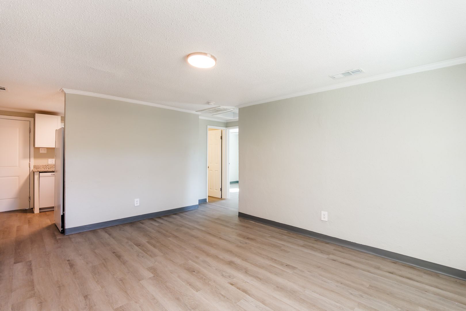 Columbia Apartment: 2120 Senate St.