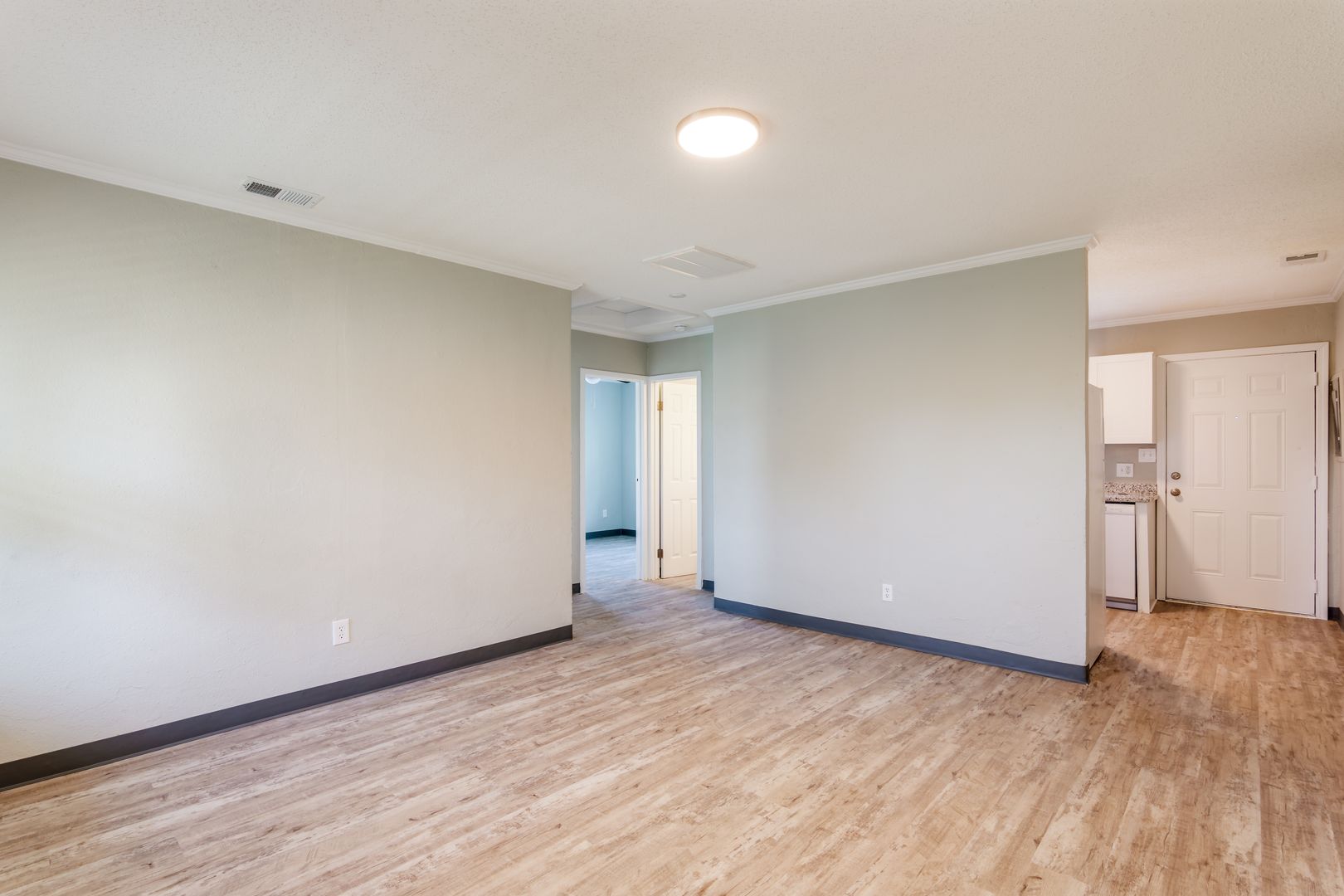 Columbia Apartment: 2120 Senate St.