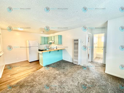 Stylish one-bedroom, one-bathroom with Onsite Laundry – photo 1