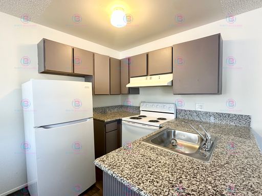 1 Month Free!! Stylish one-bedroom, one-bathroom with Onsite Laundry – photo 1