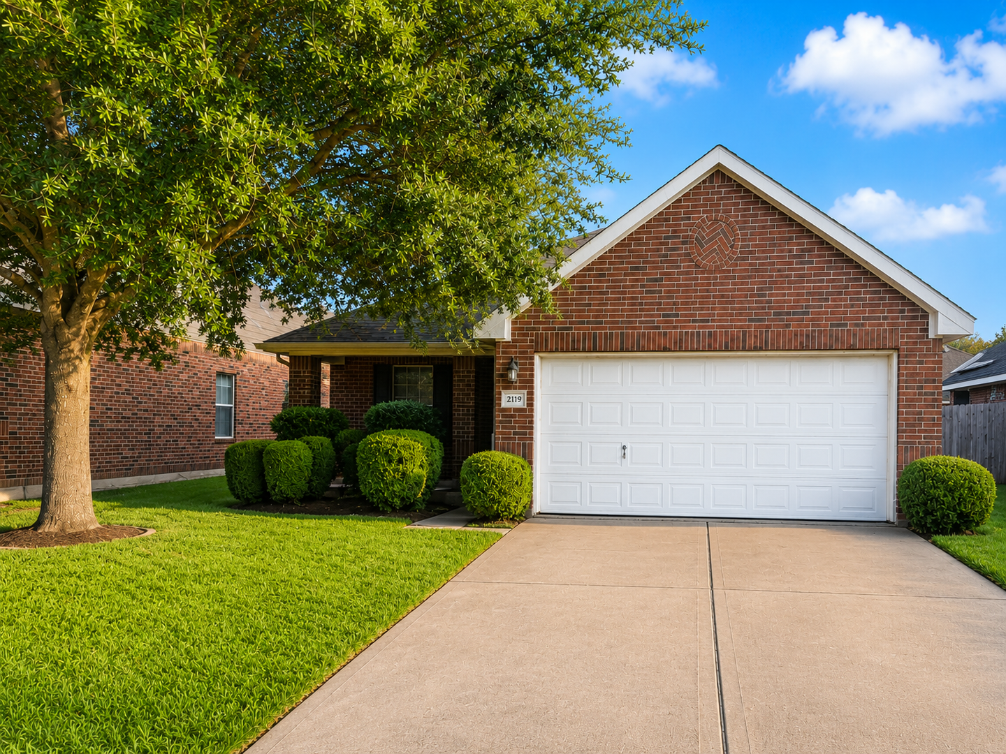 Fresno House: 2119 Hawthorne Brook