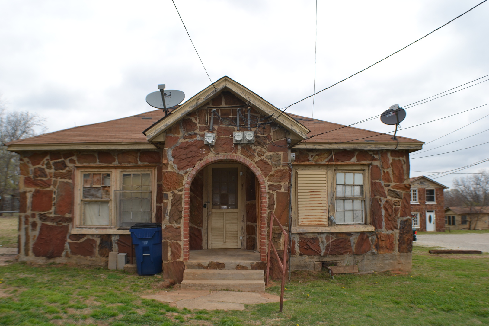 Denison Apartment: 2711 W Walker St