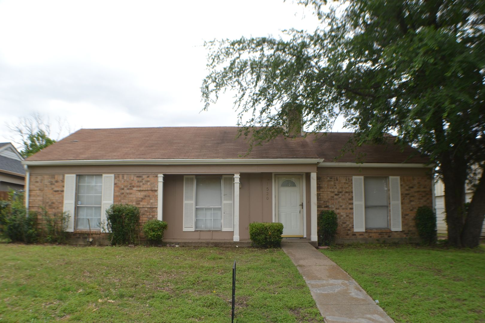 Dallas House: 1520 Pebblewood Dr
