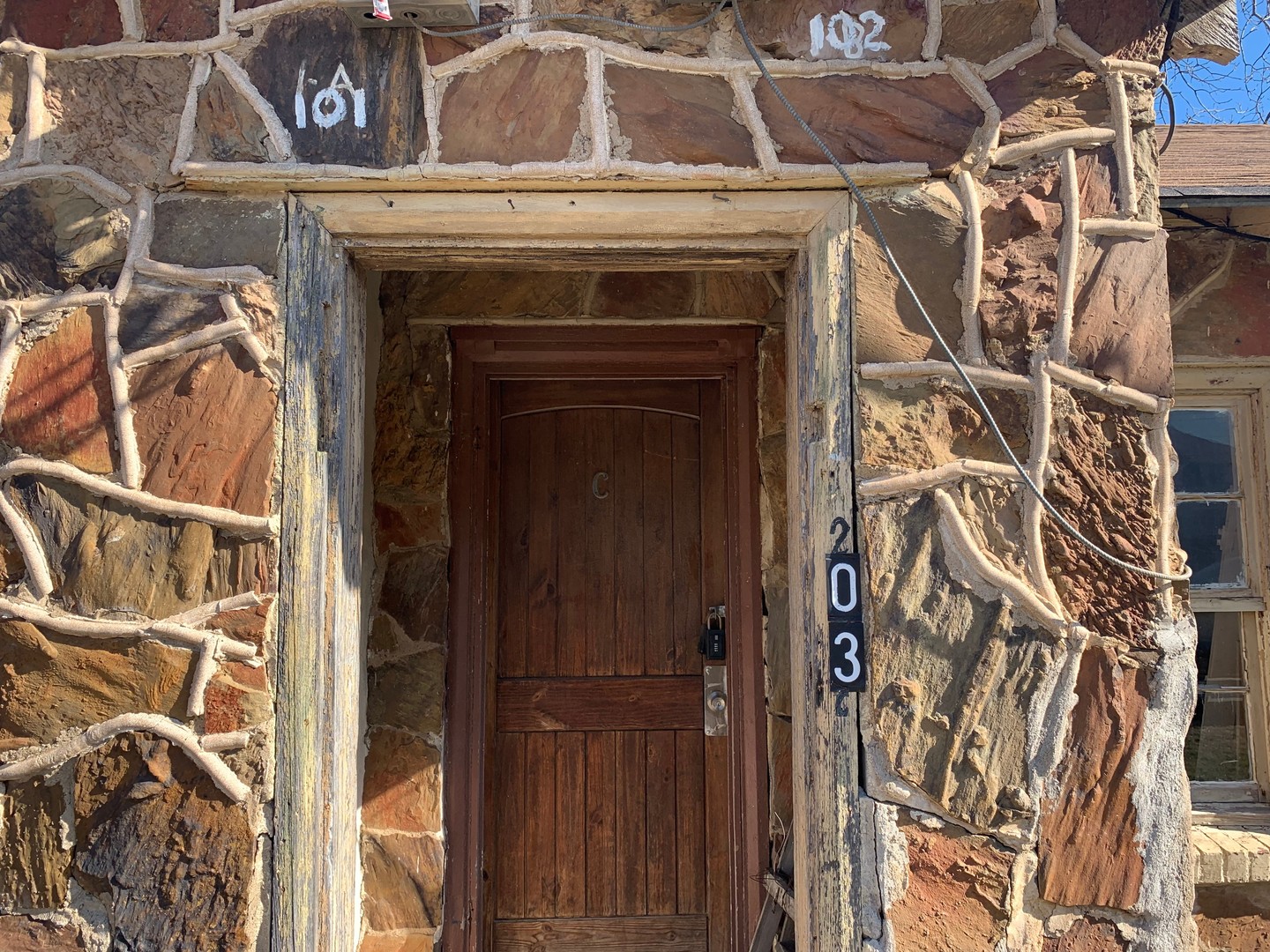 Denison Apartment: 2711 W Walker St