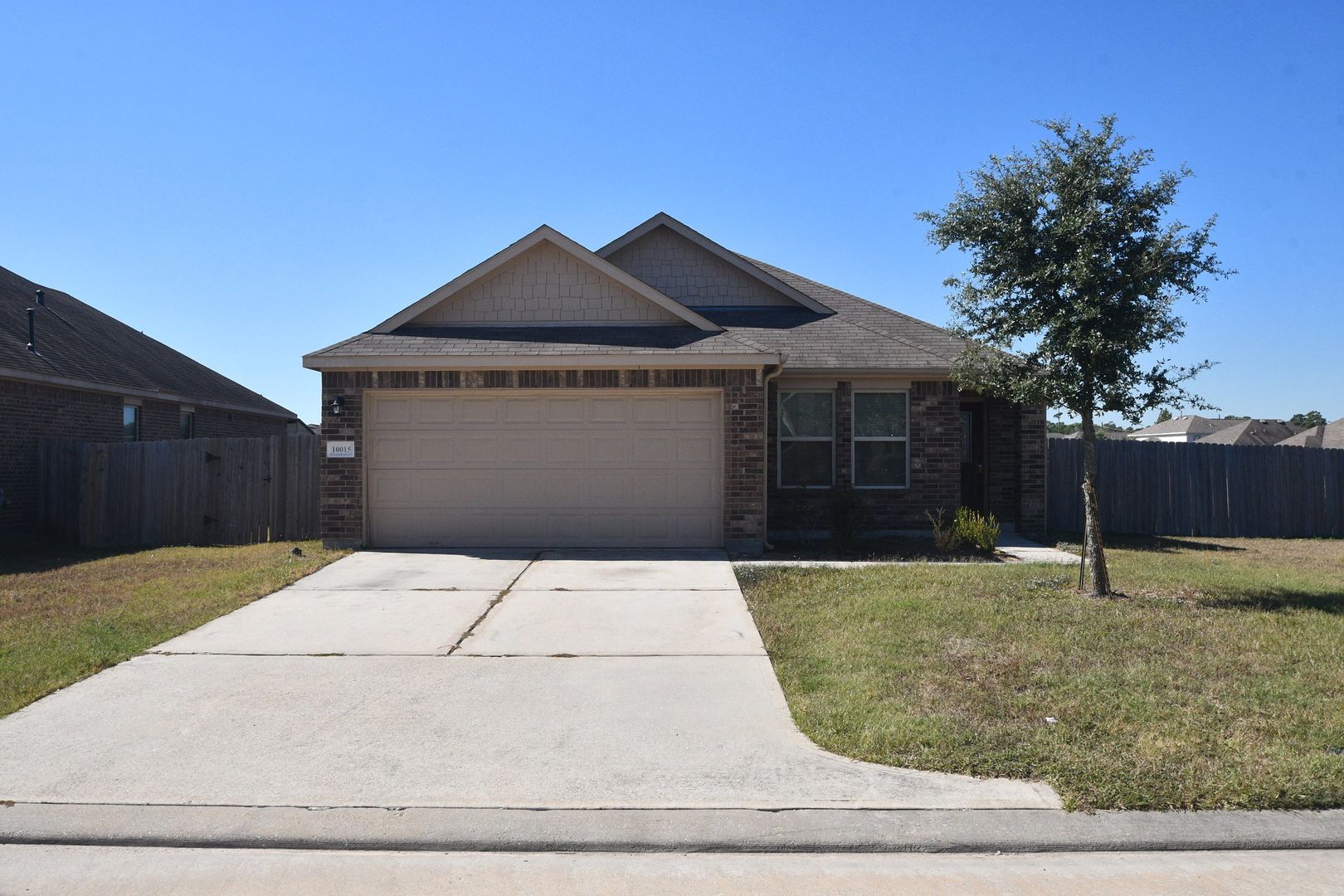 Tomball House: 10015 Bitternut Hickory Ln