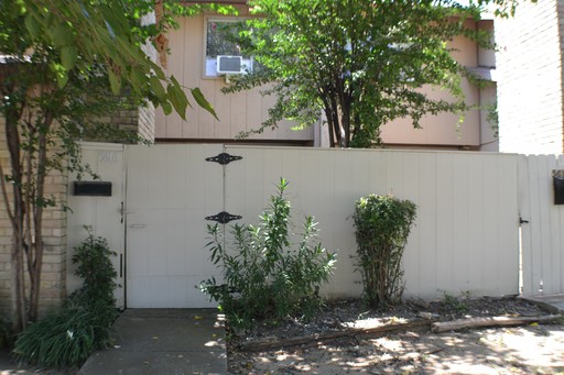 Townhouse for Lease in Dallas – photo 1