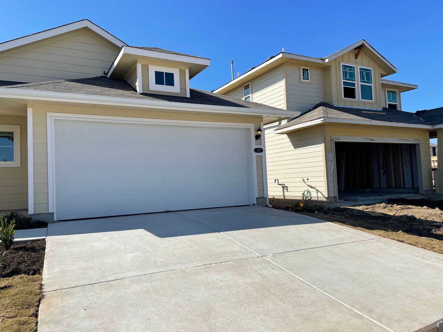 Maxwell House: 203 Living Reef Drive