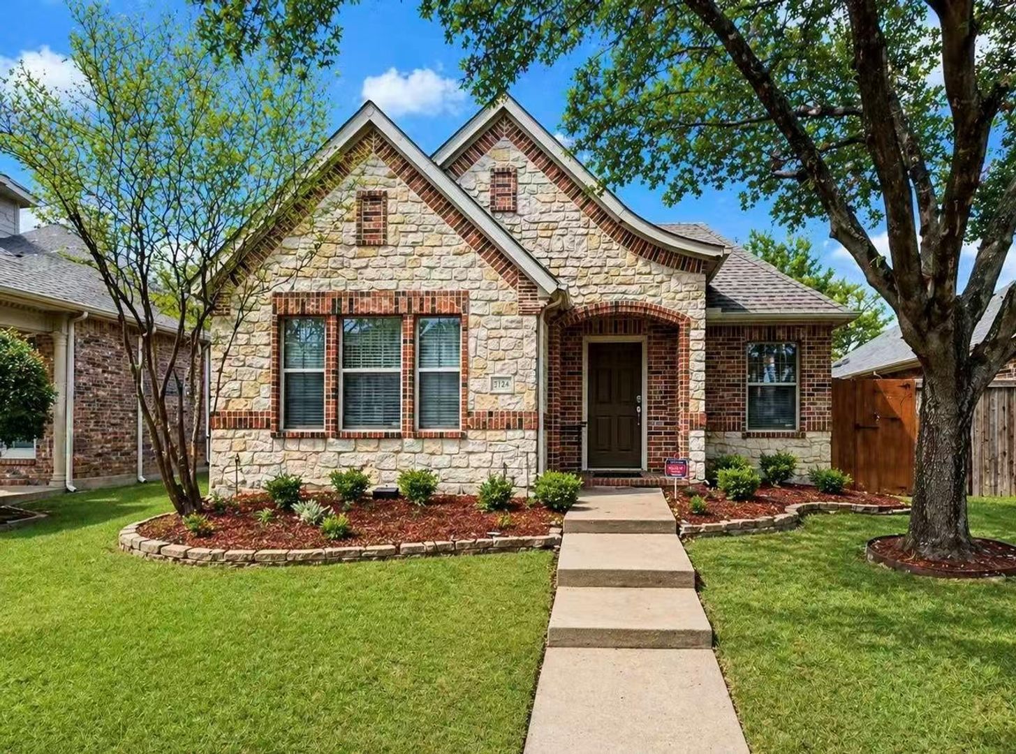 McKinney House: 5324 Oakley Rd