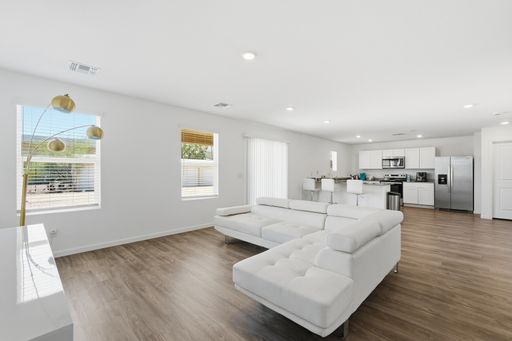 Listing photo thumbnail