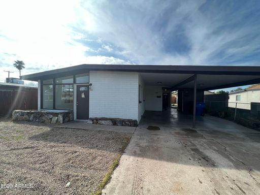 Listing photo thumbnail