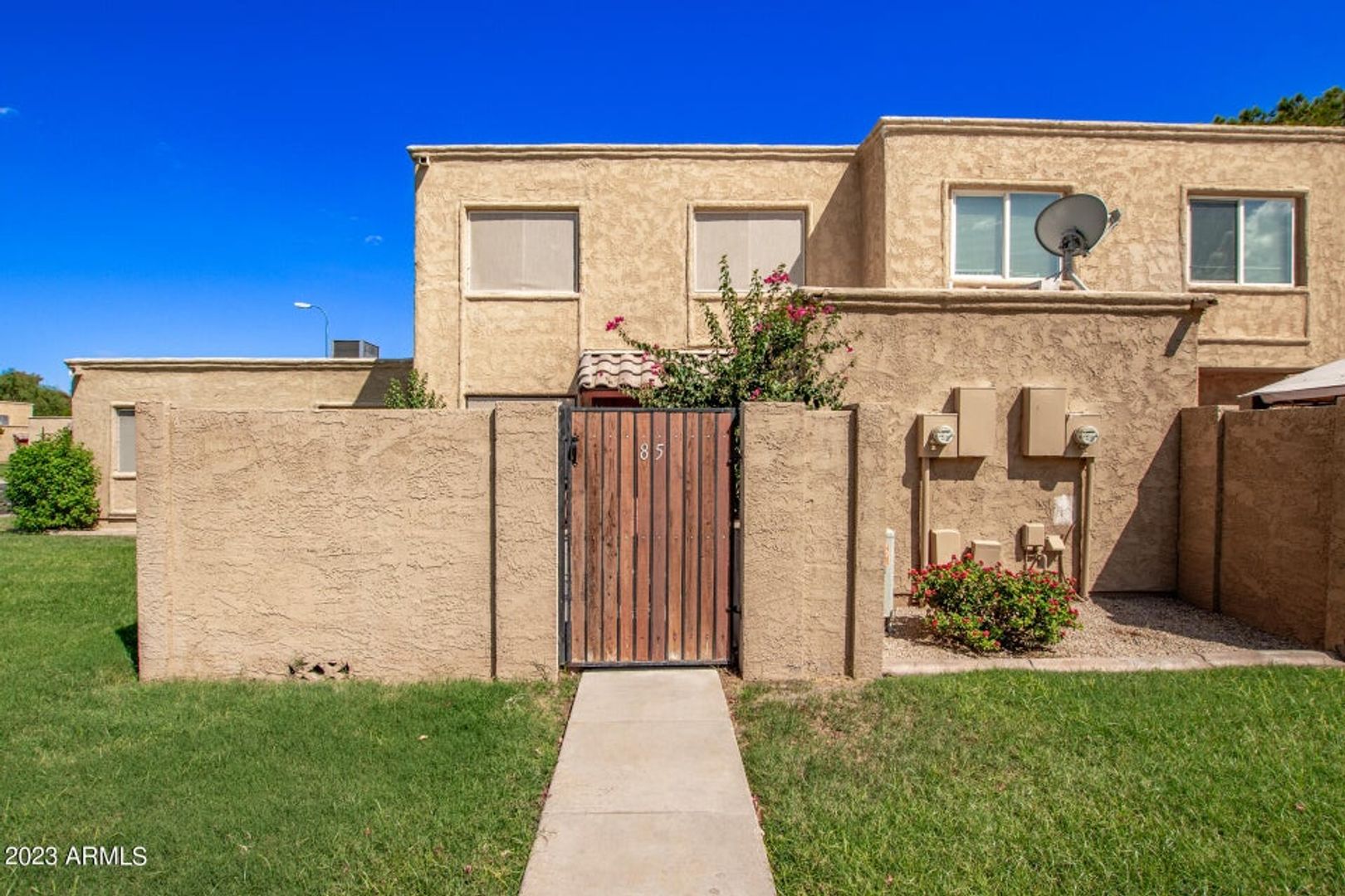 Mesa House: 948 S Alma School Rd #85