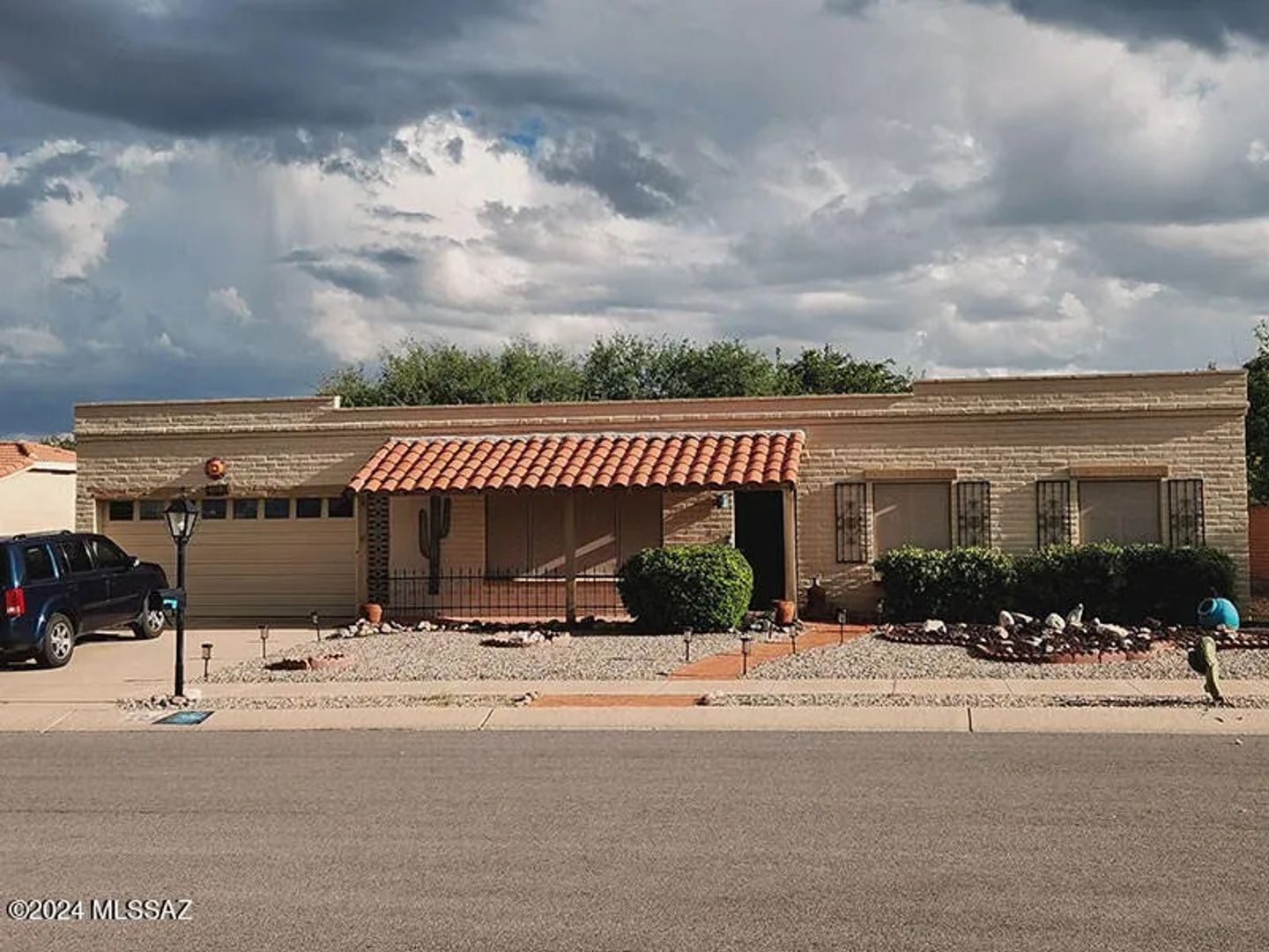 Green Valley House: 101 W Calle Montana Jack