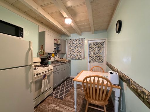 Listing photo thumbnail