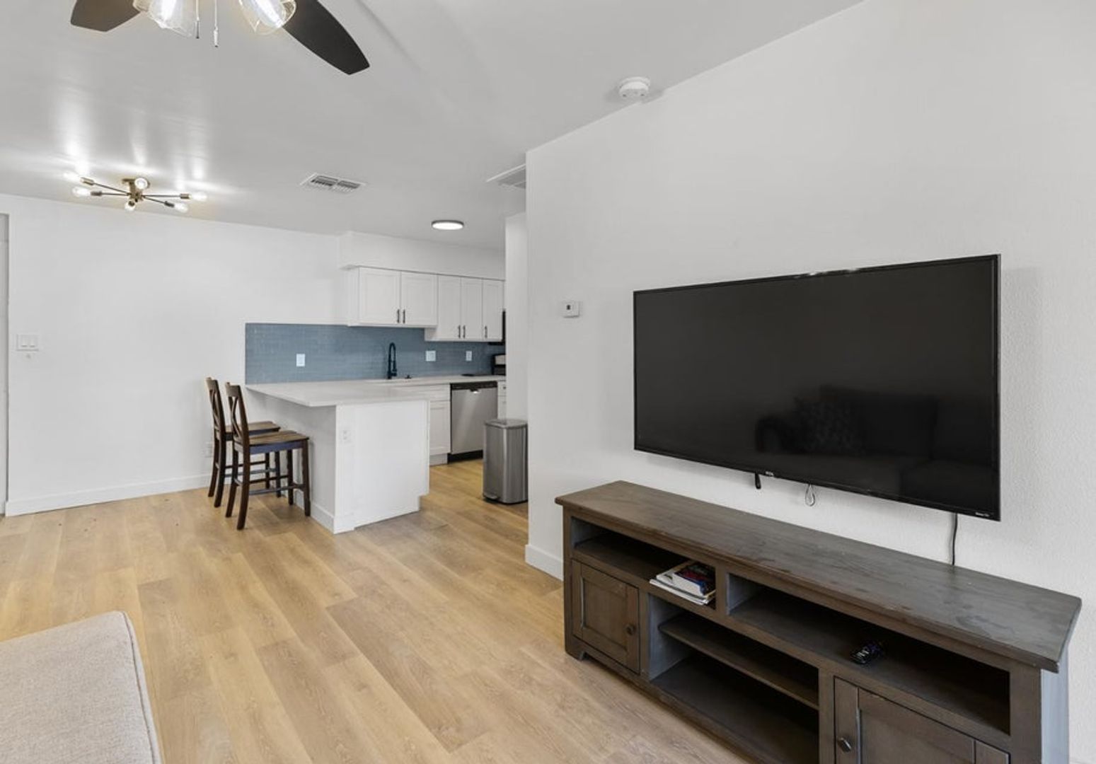 Phoenix Apartment: 302 E Monte Vista Rd D11