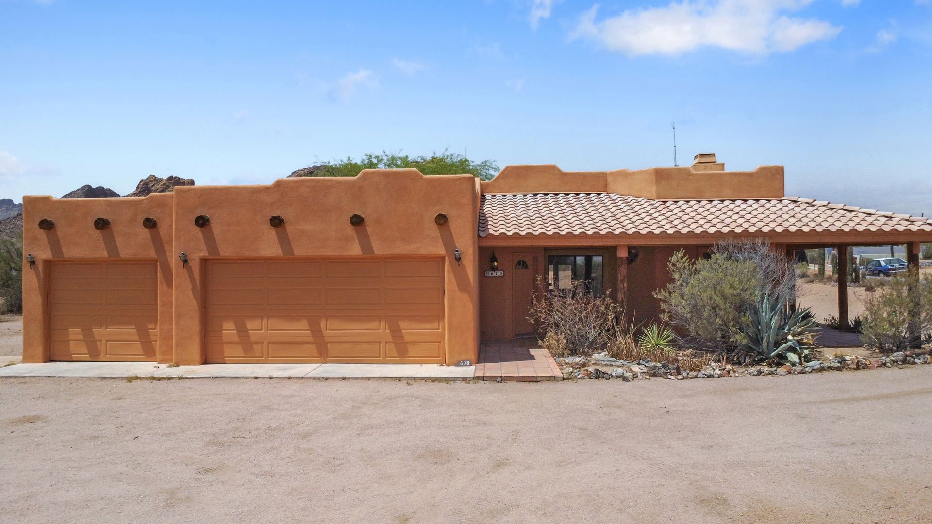 Apache Junction House: 670 E Moon Vista St