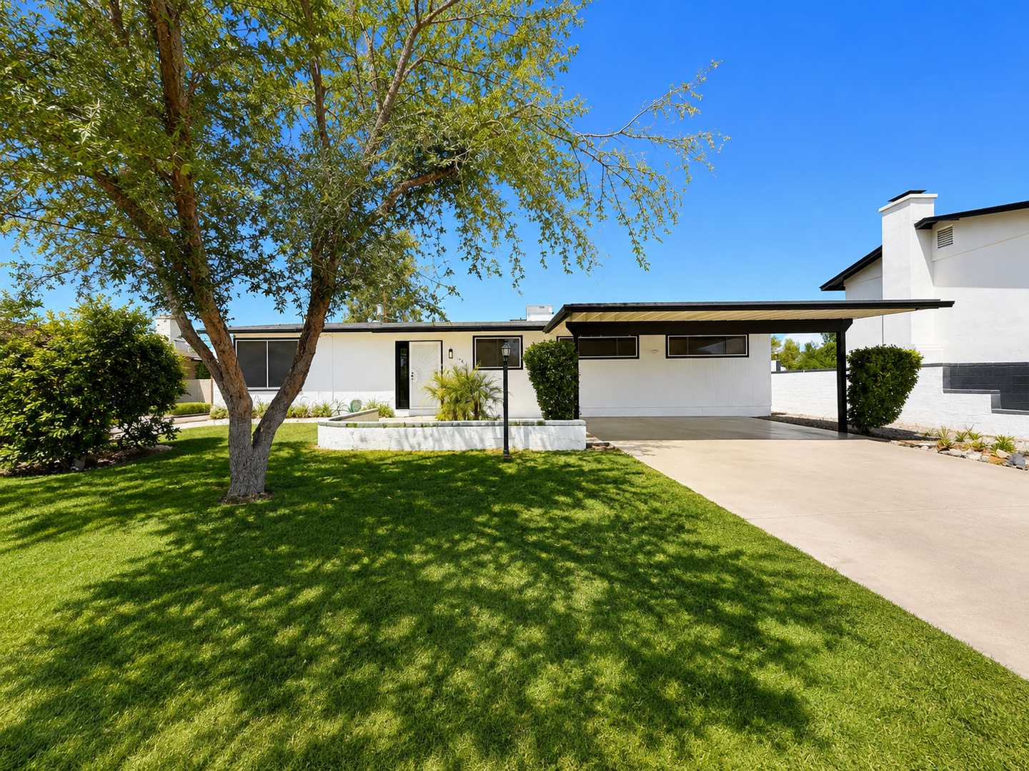 Tempe House: 2355 E Alameda Dr