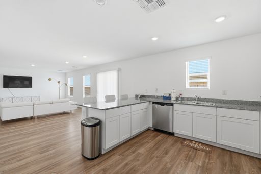 Listing photo thumbnail