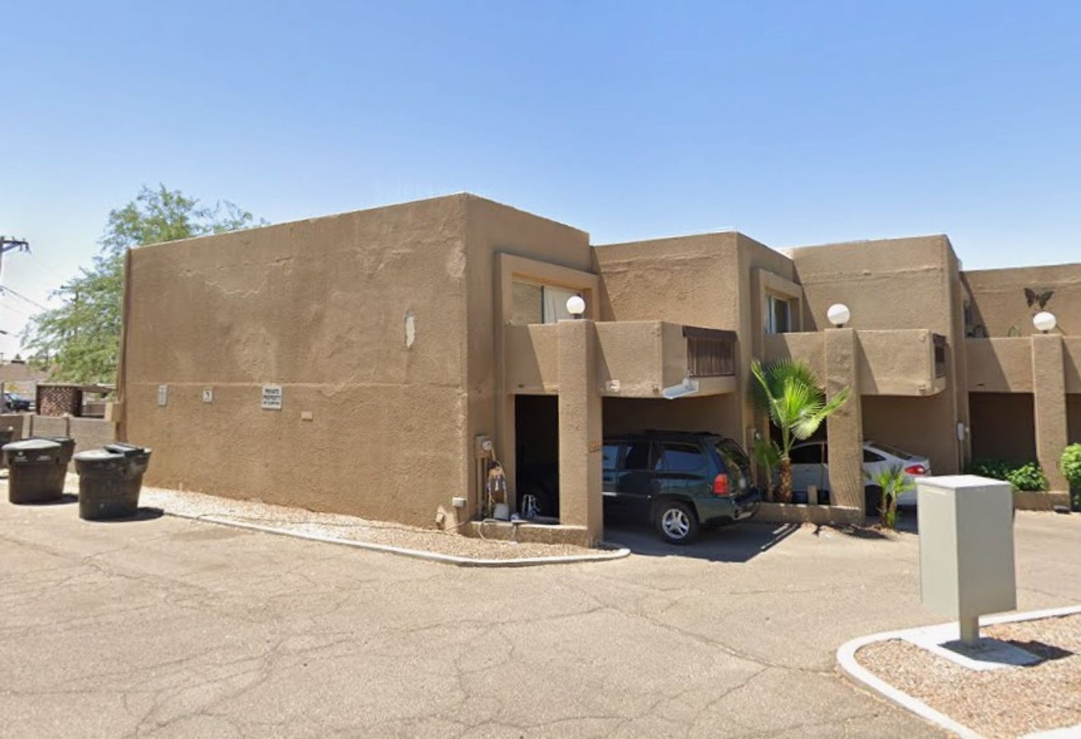 Phoenix House: 3539 E Palm Ln