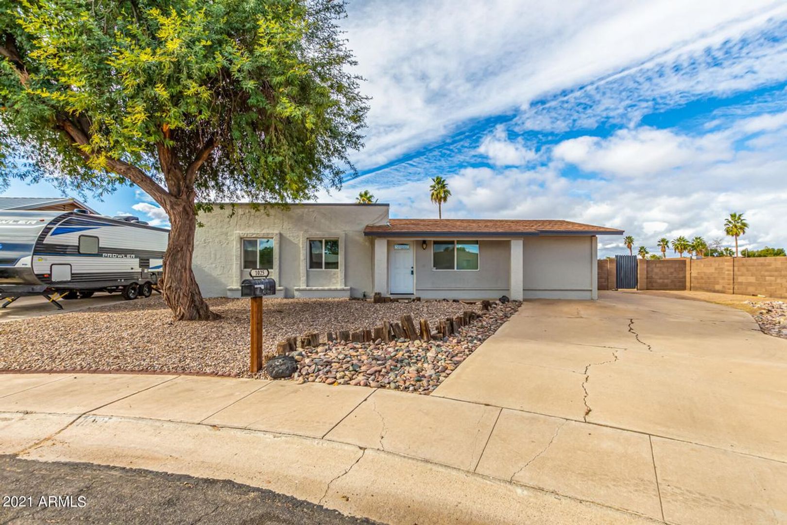 Casa Grande House: 1025 N Menze St