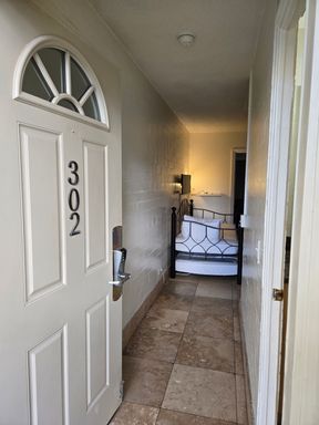 1bedroom Apartment in Waikiki – photo 1