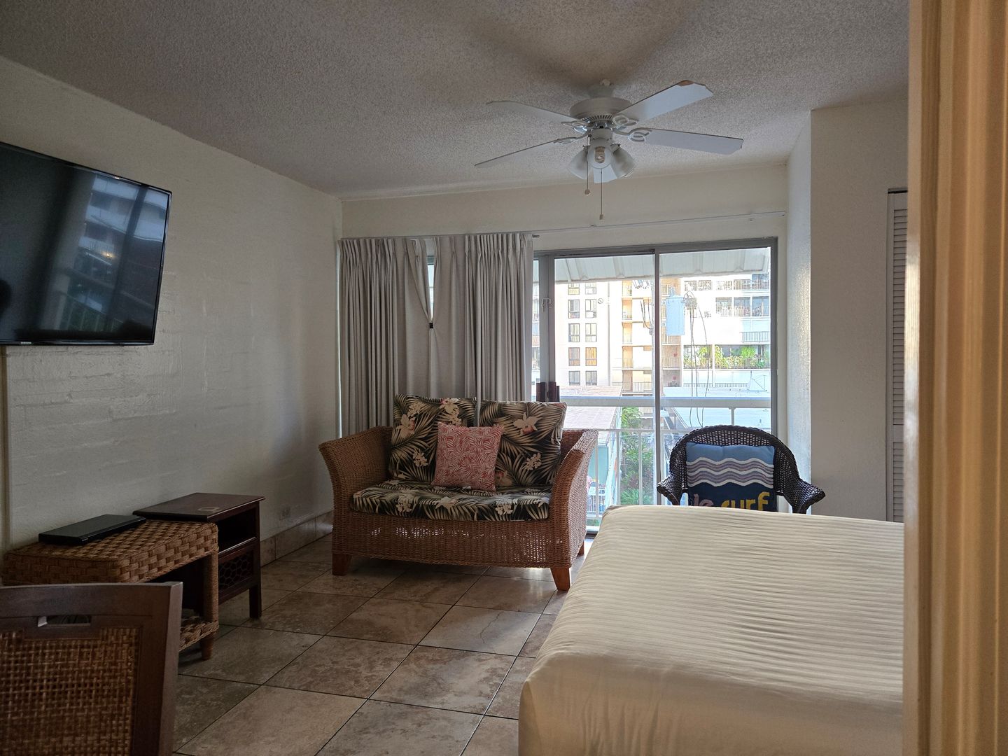 Honolulu Apartment: 240 Liliuokalani Ave