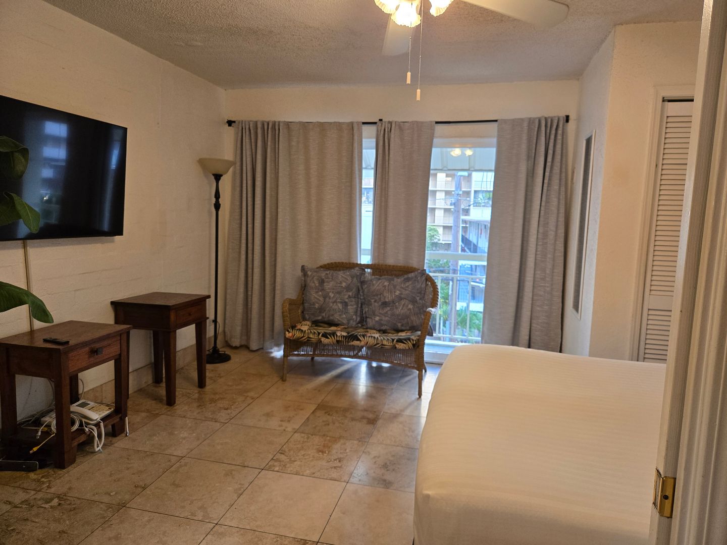 Honolulu Apartment: 240 Liliuokalani Ave
