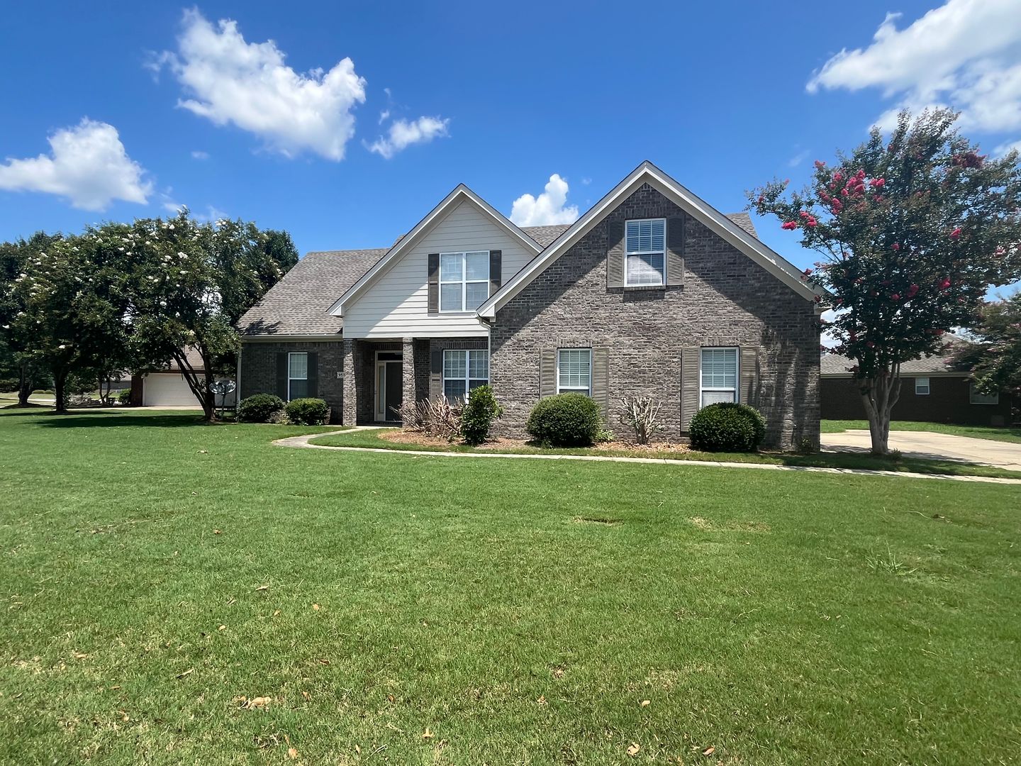 Montgomery House: 9515 Helmsley Circle