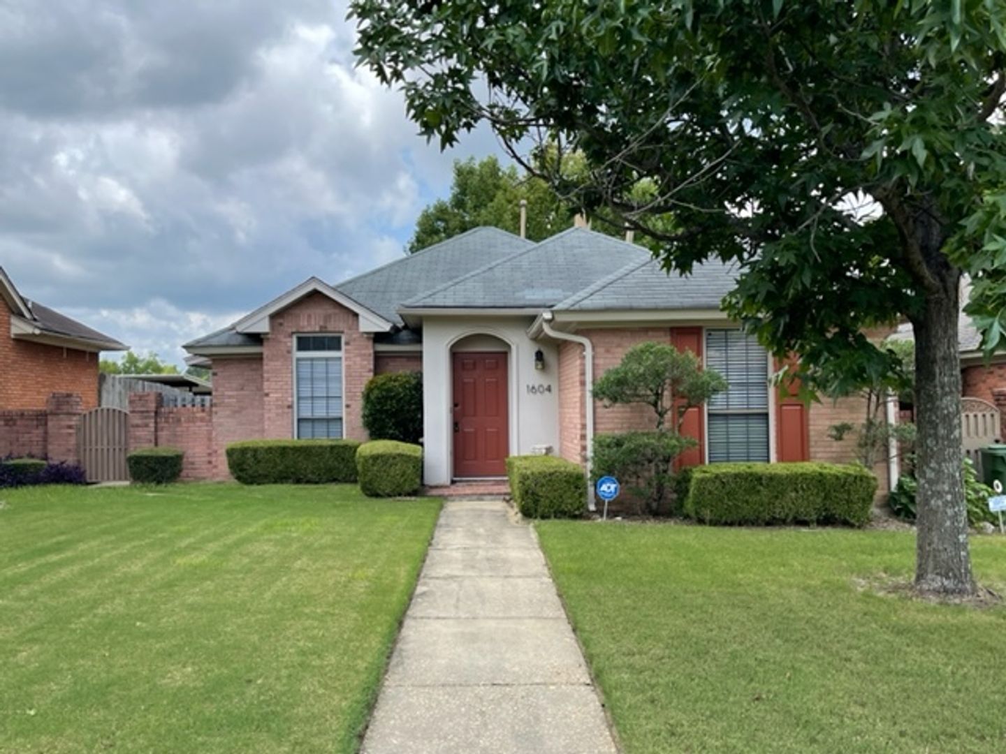 Montgomery Apartment: 1604 Queen Elizabeth Court