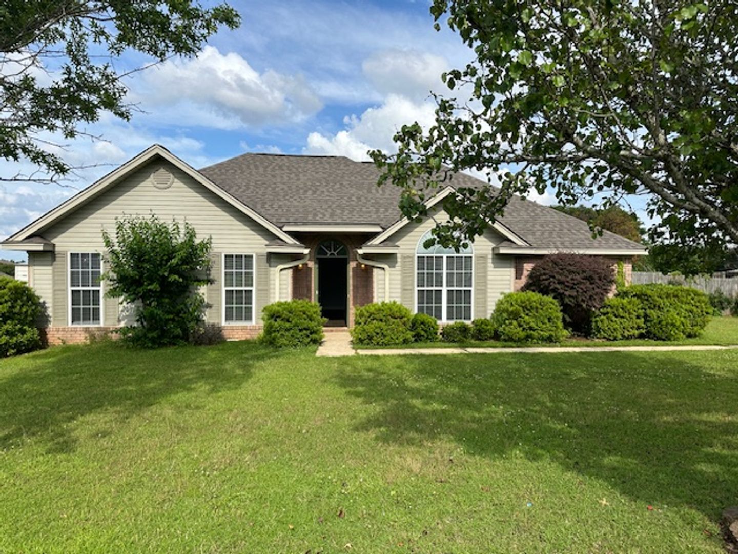 Millbrook House: 170 Allen Drive