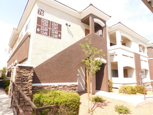 2 Bed + Den/ 2 Bath 2nd floor condo in Gated Community – photo 1