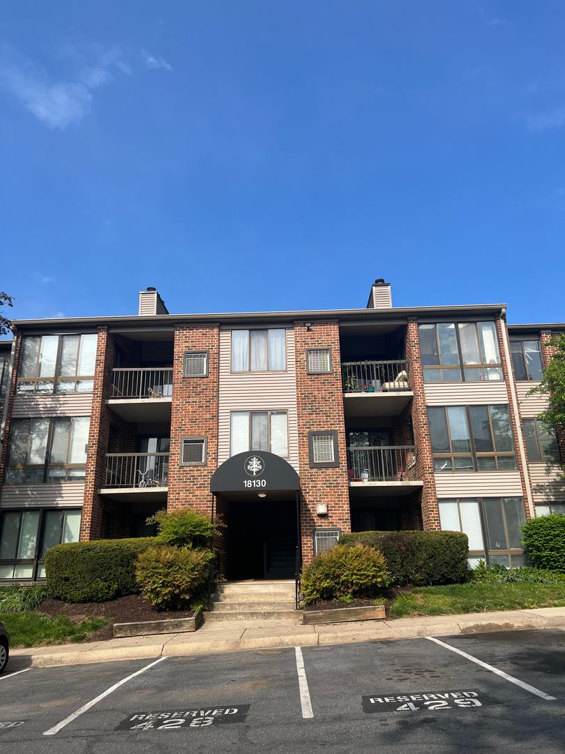 Germantown Condo: 18130 Chalet Dr. #303