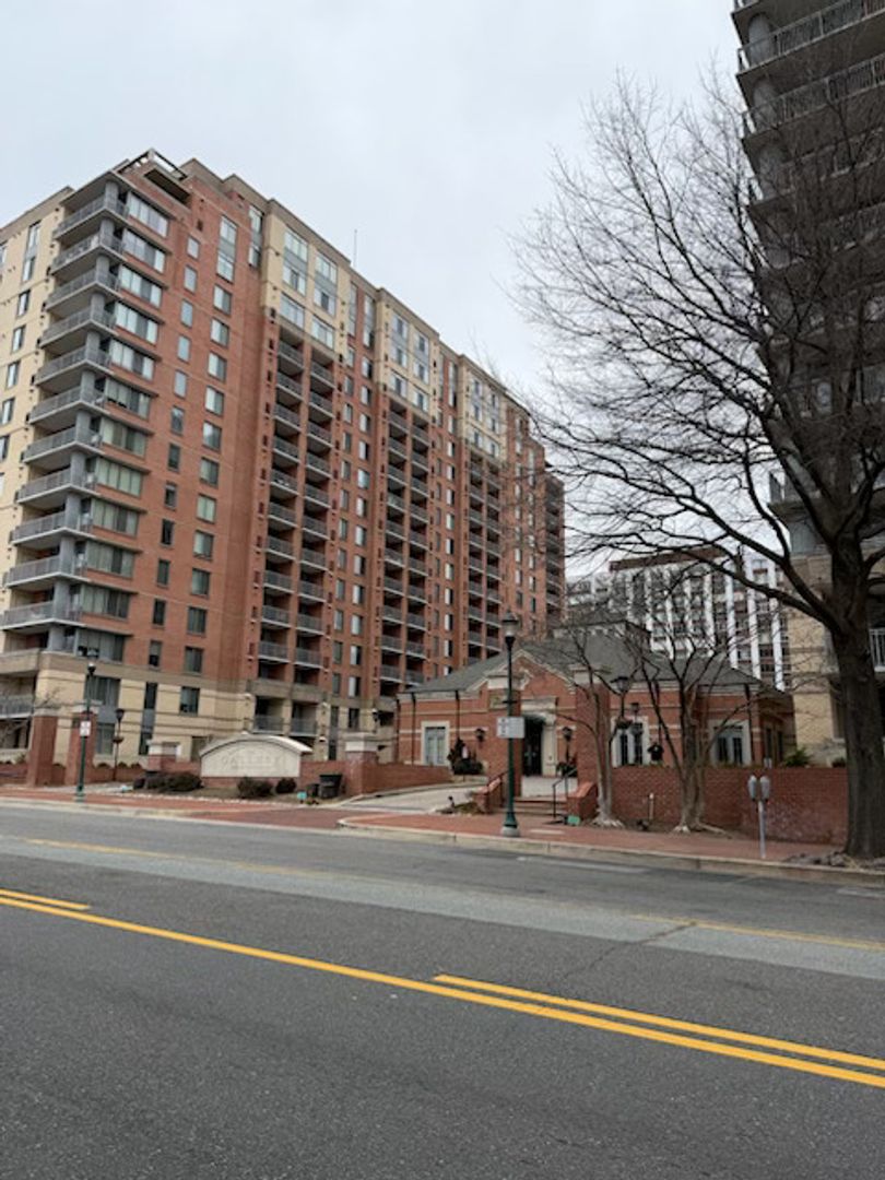 ROCKVILLE Condo: 11710 OLD GEORGETOWN RD #1524