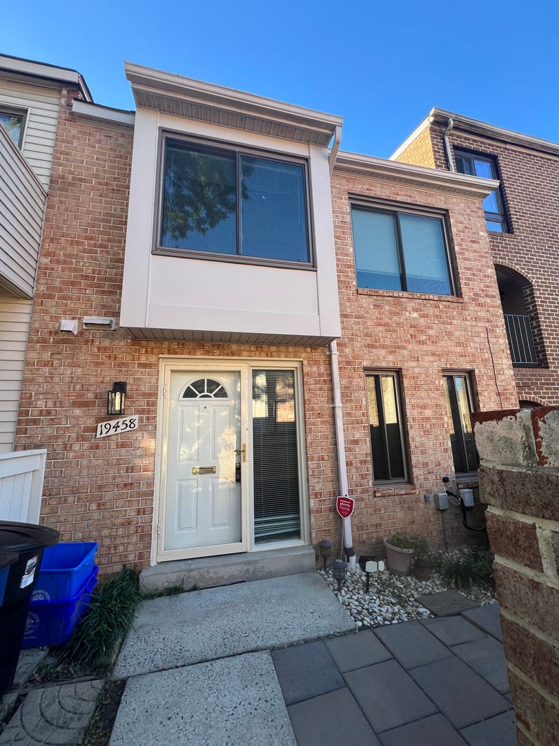 MONTGOMERY VILLAGE House: 19458 BRASSIE PLACE