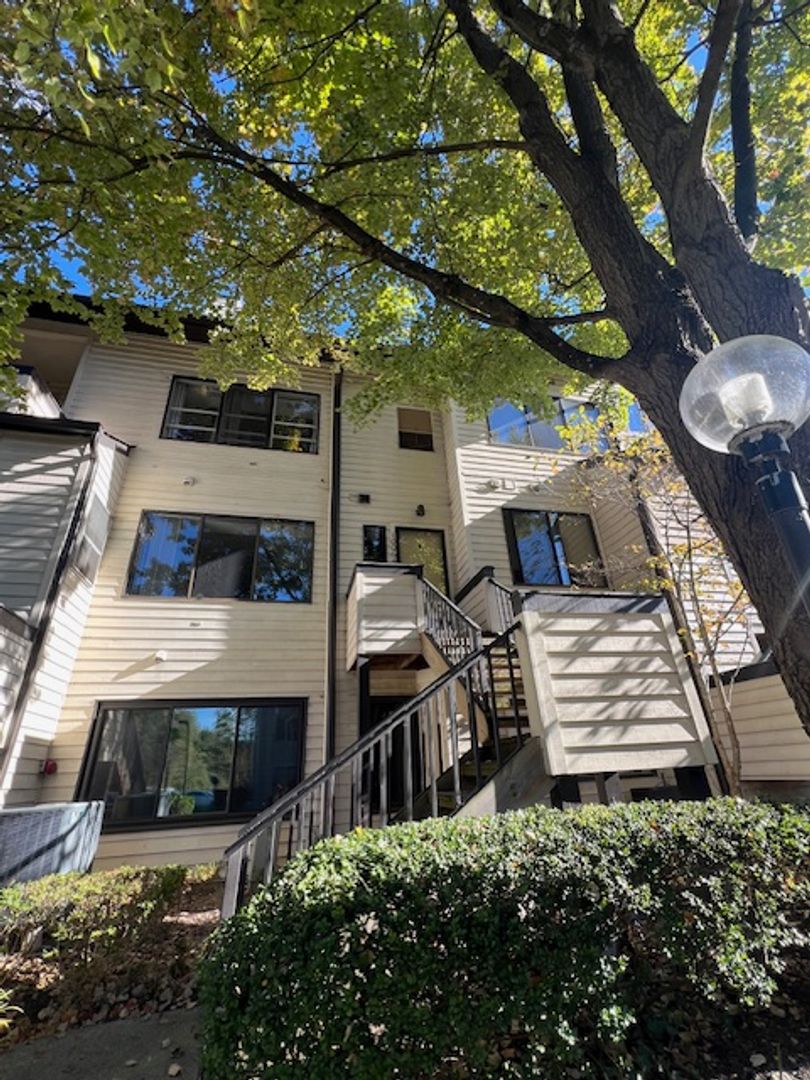 Montgomery Village Condo: 10064 Hellingly Pl #267
