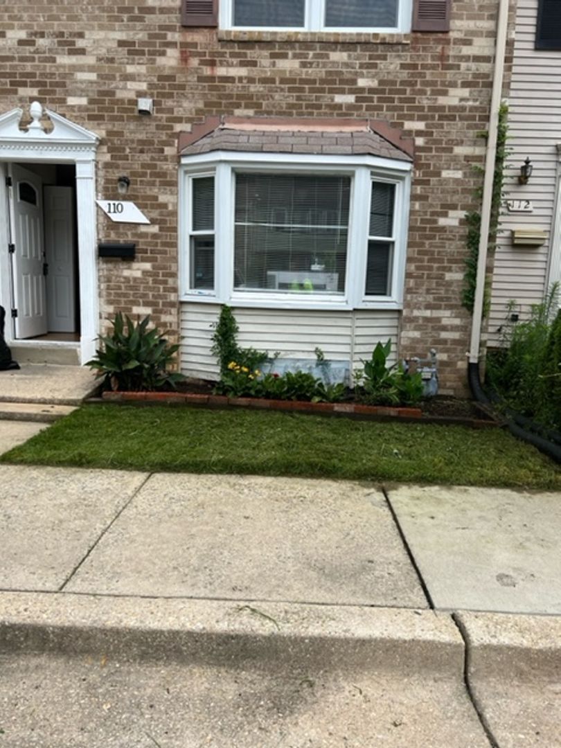 Gaithersburg Townhome: 110 Autumn Hill Way