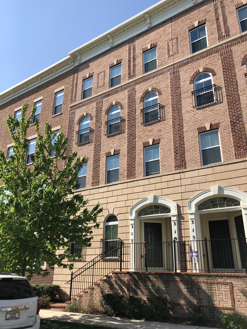GAITHERSBURG House: 317 COMMUNITY CENTER AVE