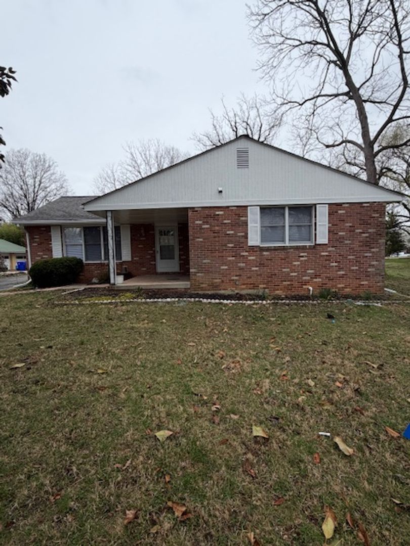 GAITHERSBURG House: 17812 WASHINGTON GROVE LN.