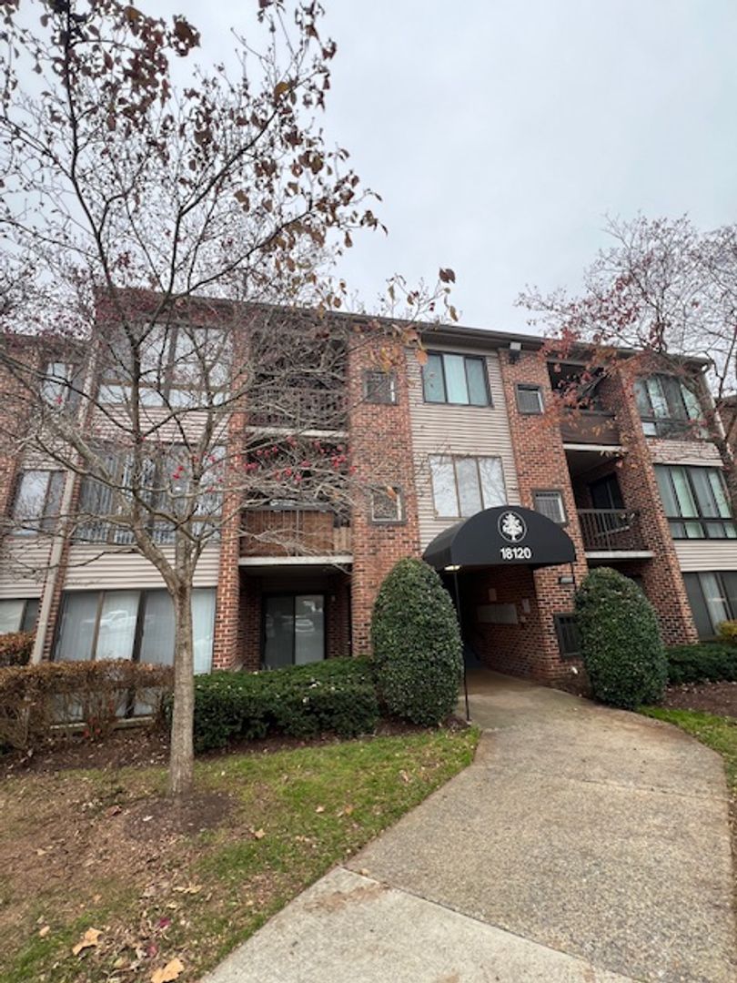 Germantown Condo: 18120 Chalet Dr. #301