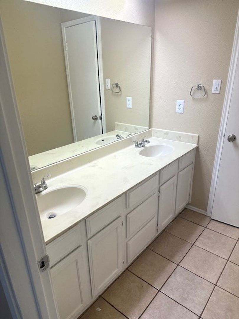 Austin Multiplex: 9721 Copper Creek Drive #B