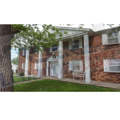 2 Bedroom, 1 Bathroom Upper Level Apartment!