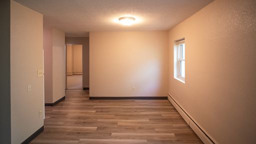 2 Bed / 1 Bath Apartment | Parking Available – photo 1