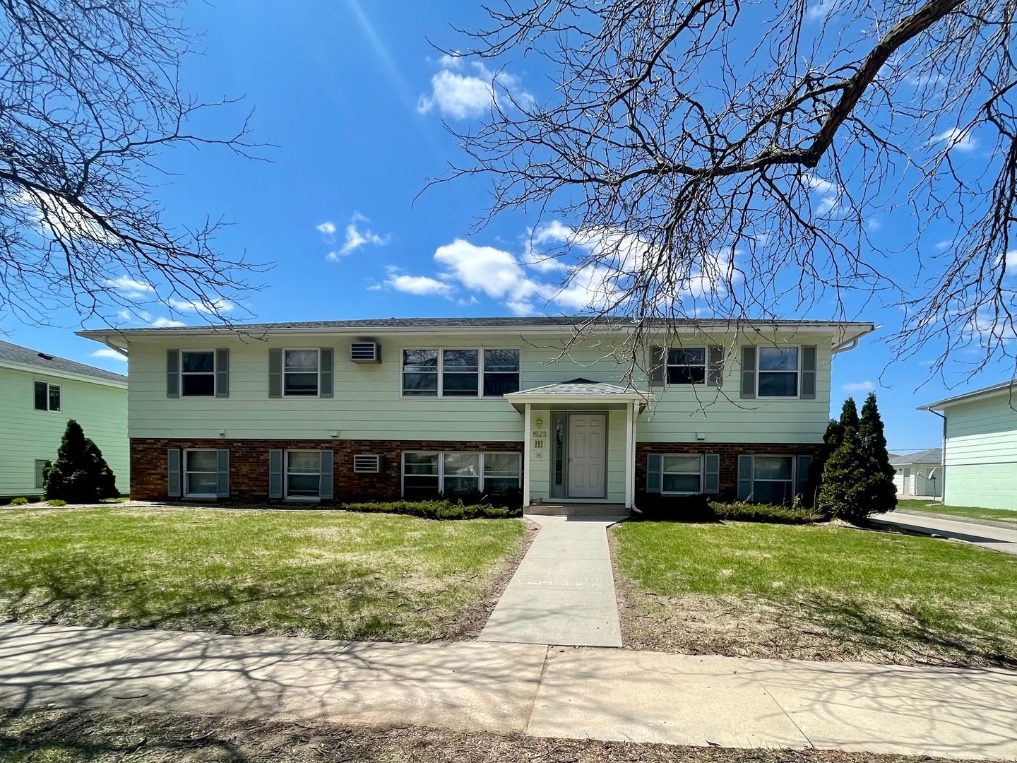 Rochester Apartment: 1463-1537 6th Ave SE