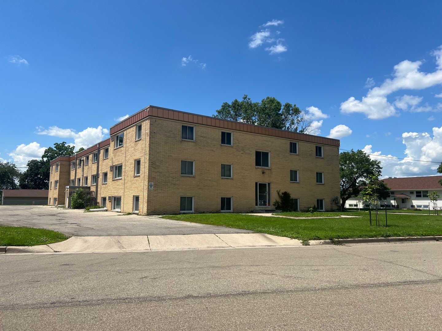Rochester Apartment: 1532 10 ST SE