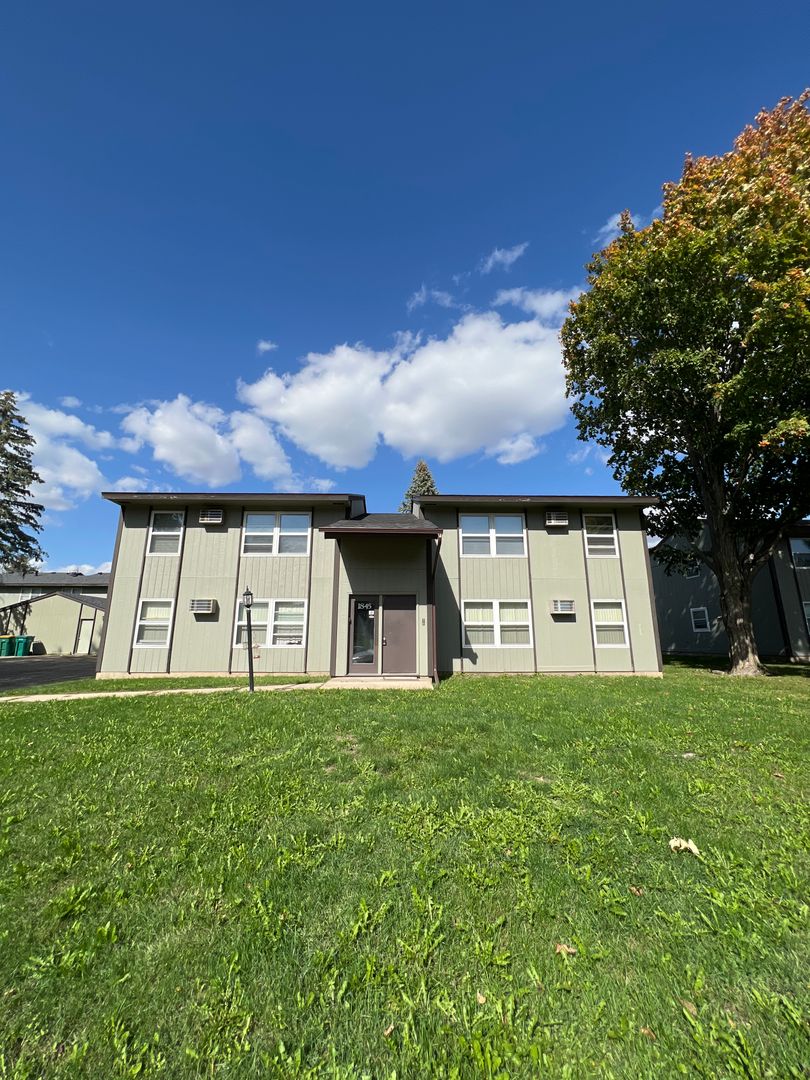 Rochester Apartment: 1820-1858 37th St NW