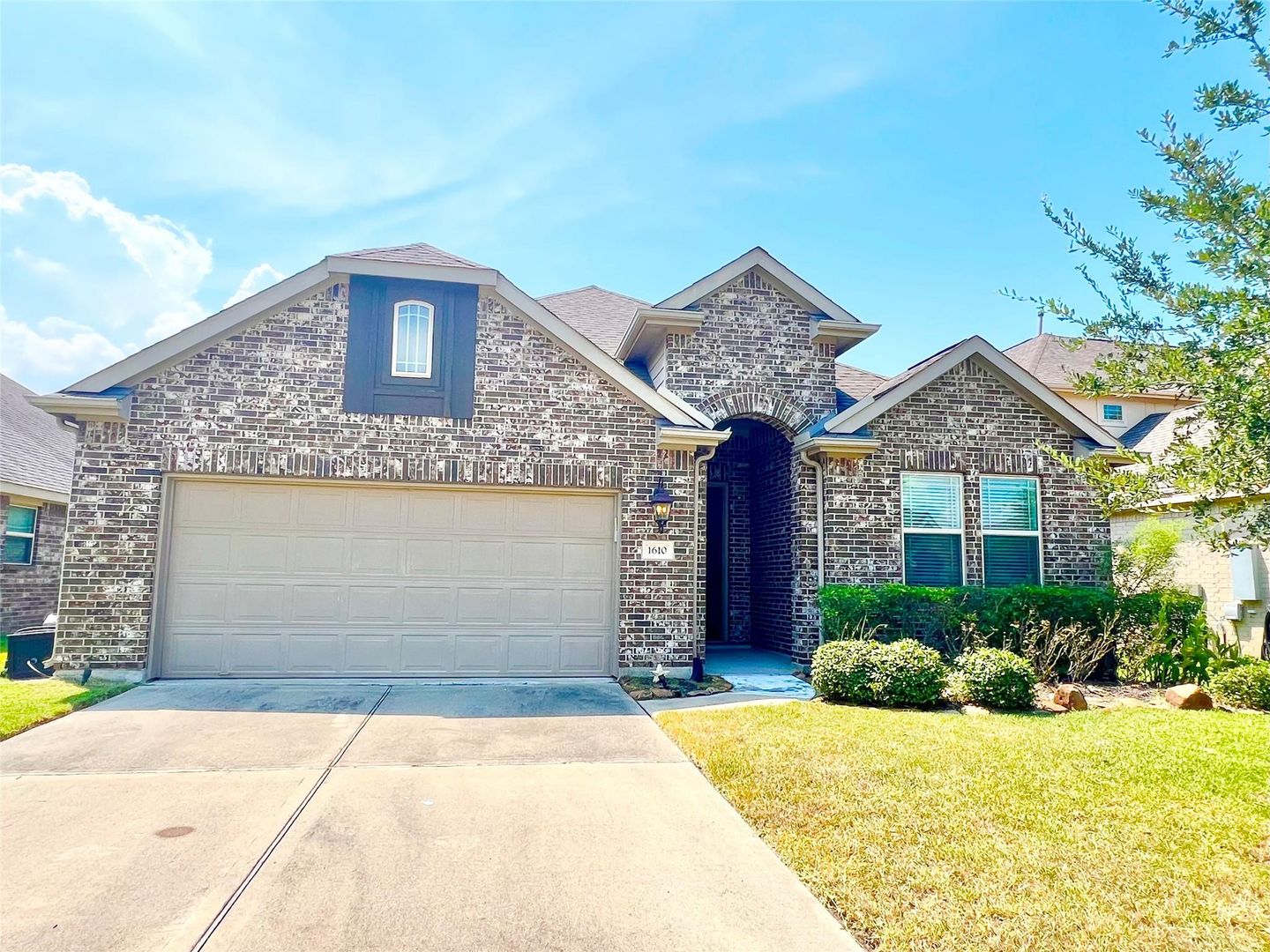 League City House: 1610 Nacogdoches Valley