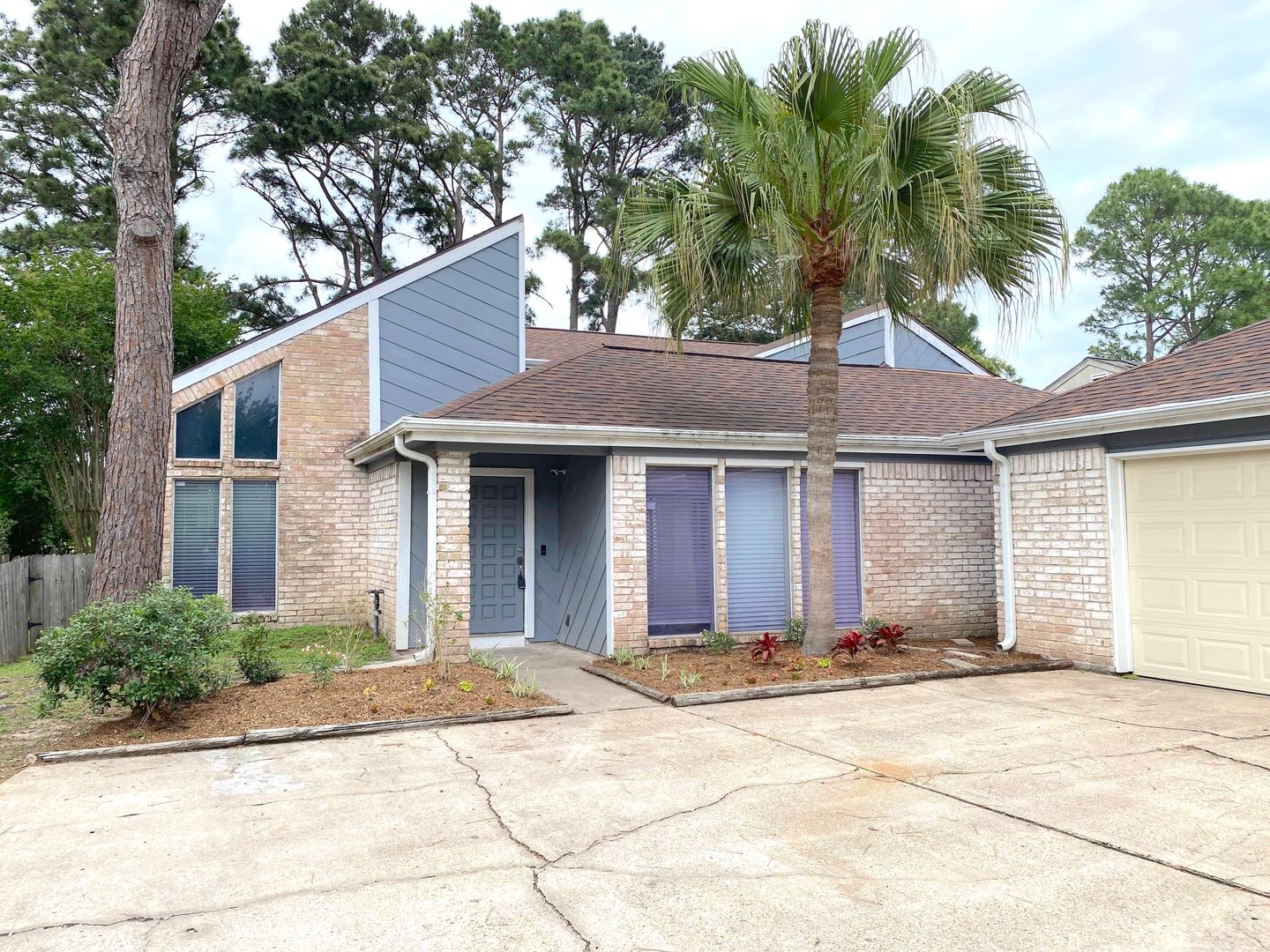HOUSTON House: 14934 ELMONT DR