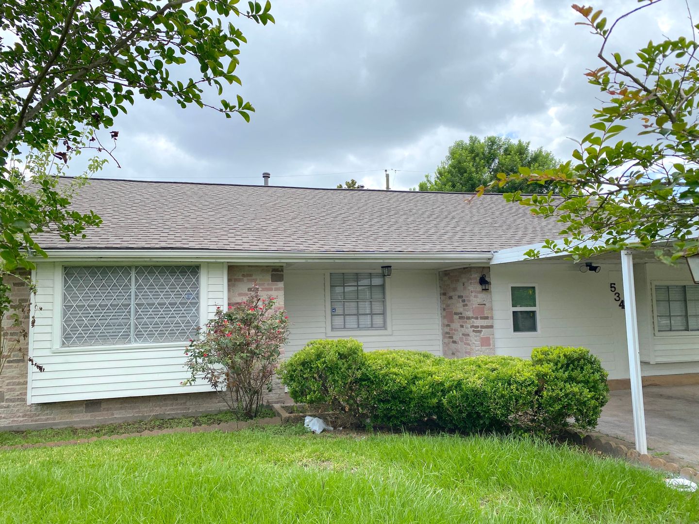 Houston House: 534 Glenvale Dr