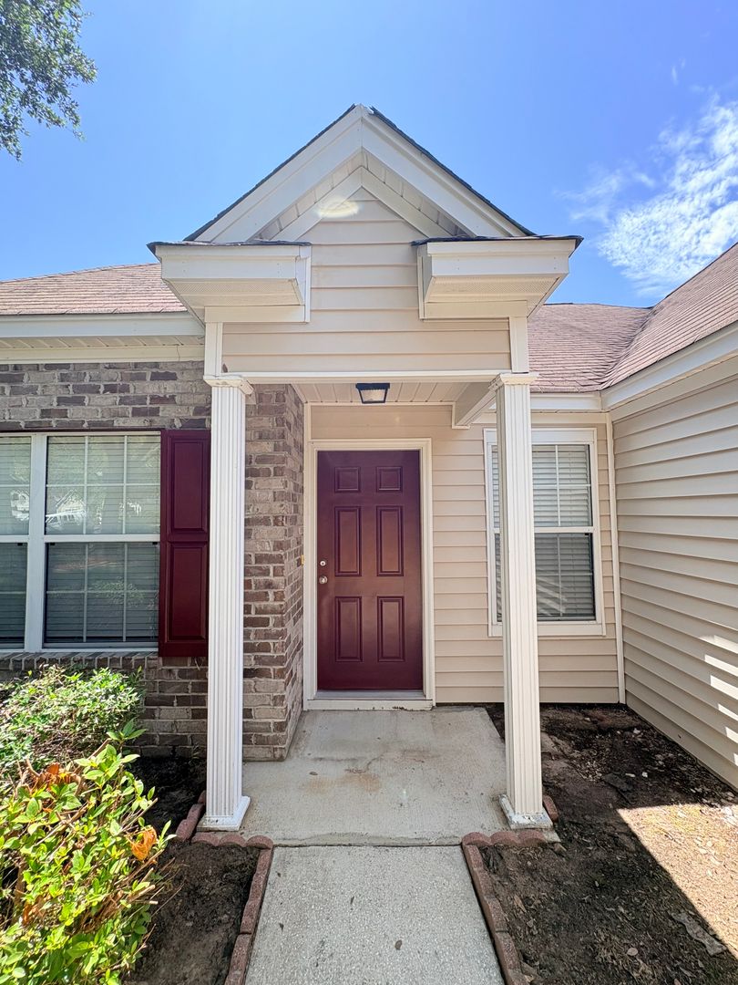 Bluffton House: 465 Live Oak Walk