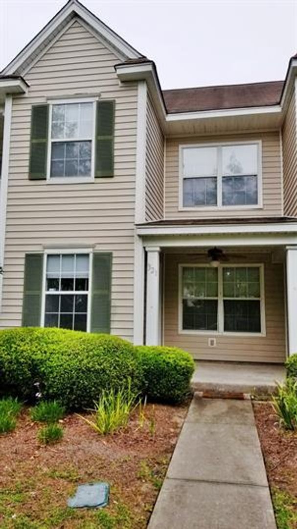 Bluffton House: 321 Campus Lane
