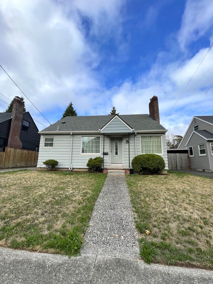 Portland House: 6915 N. Greeley Avenue